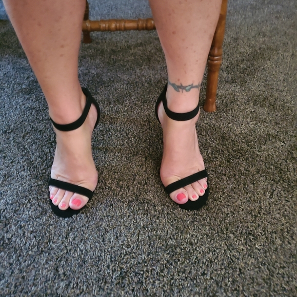 Suede Black strap heels - Picture 5 of 6